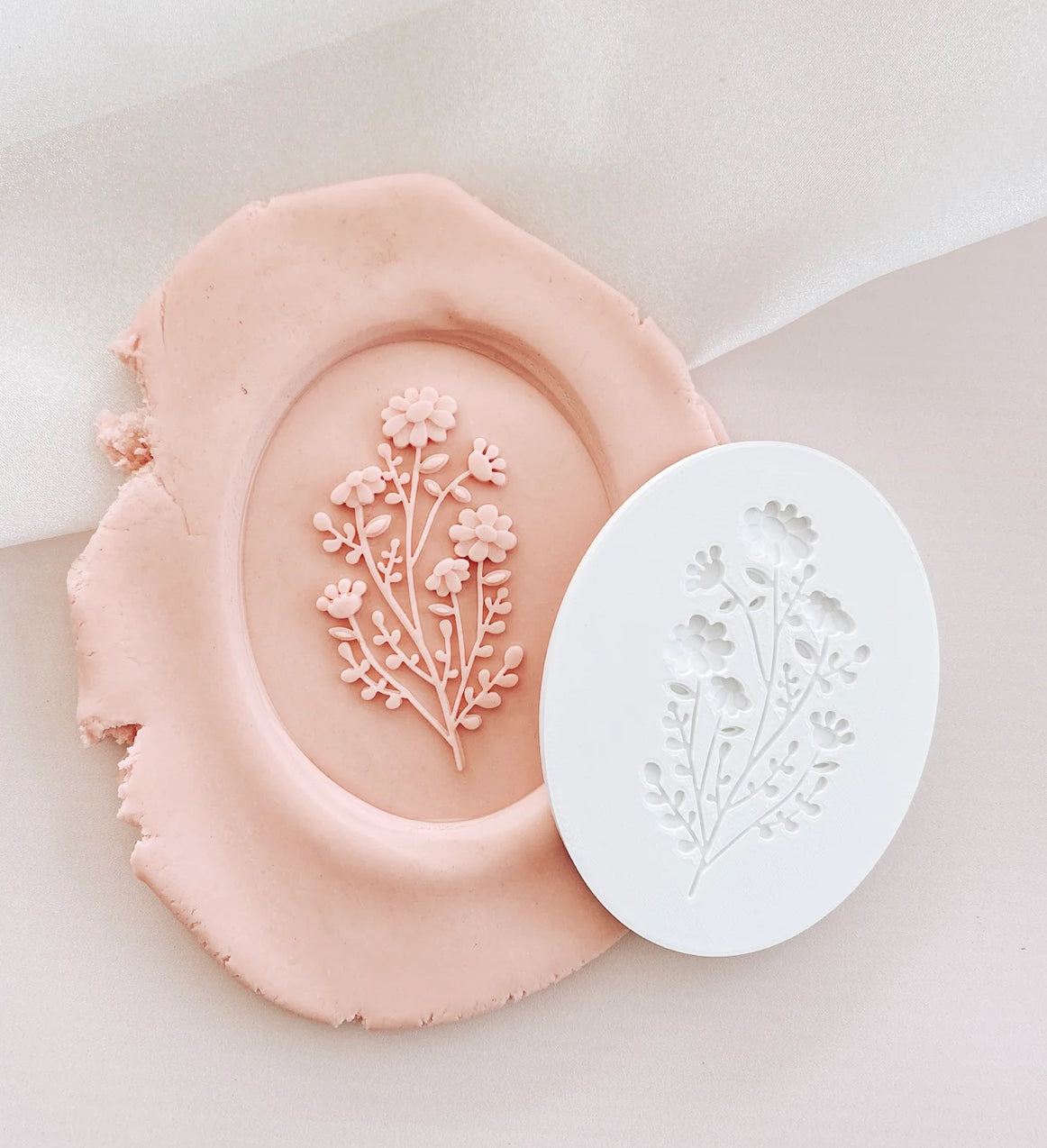 Daisy oval stamp and cutte