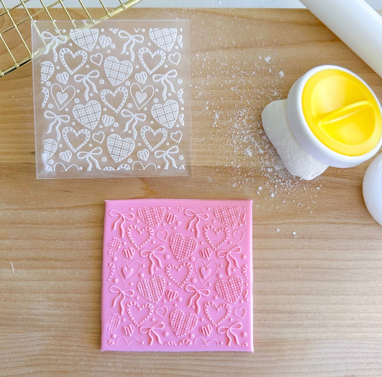 Hearts and Bows Pattern Plate