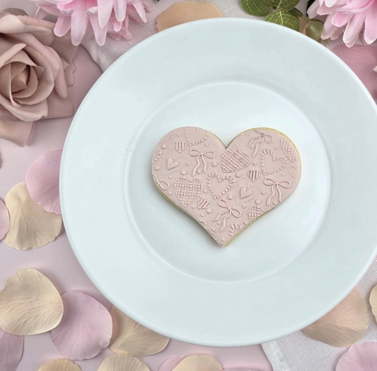 Hearts and Bows Pattern Plate