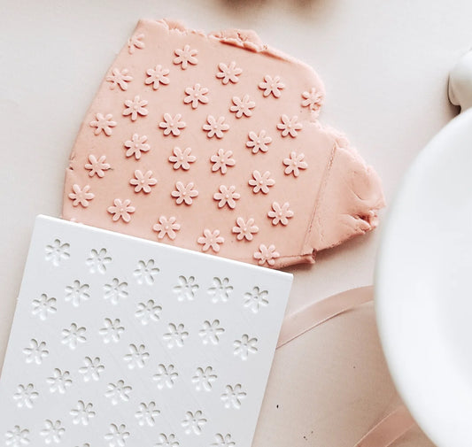Small daisy flower pattern