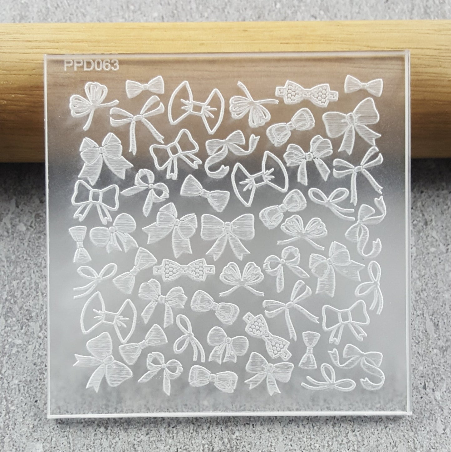 Bows Pattern Plate